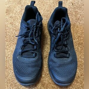 EUC Under Armour running shoes. Size 10